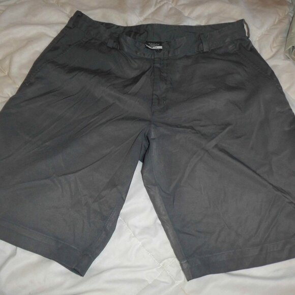 NIKE DRI FIT PERFORMANCE MENS GOLF SHORTS IN SZ 36 - Picture 1 of 9